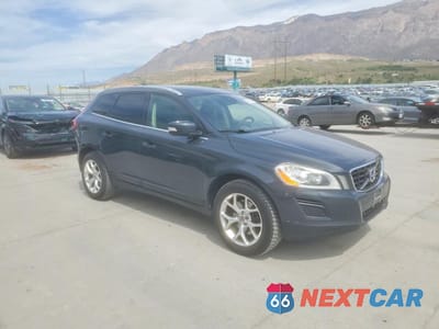 Czwarte zdjęcie samochodu z boku: 2013 VOLVO XC60 T6 VIN:YV4902DZ0D2384932 - miniatura