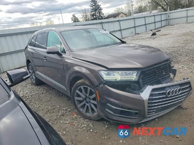 Czwarte zdjęcie samochodu z boku: 2017 AUDI Q7 PRESTIGE VIN:WA1VAAF70HD008868 - miniatura