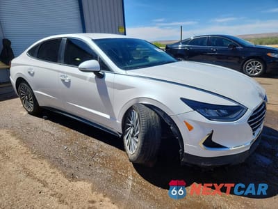 Czwarte zdjęcie samochodu z boku: 2022 HYUNDAI SONATA HYBRID SEL VIN:KMHL34JJ8NA040620 - miniatura