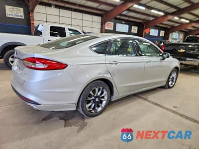 Trzecie zdjęcie samochodu z tyłu: 2017 FORD FUSION SE VIN:3FA6P0H78HR370590 - miniatura