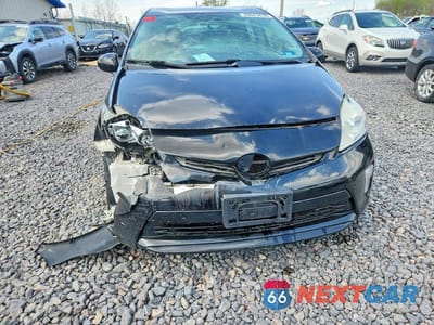 Piąte zdjęcie samochodu w środku: 2014 TOYOTA PRIUS FOUR VIN:JTDKN3DUXE0363325 - miniatura