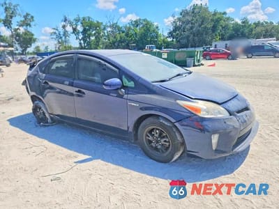 Czwarte zdjęcie samochodu z boku: 2015 TOYOTA PRIUS TWO VIN:JTDKN3DU4F1937378 - miniatura