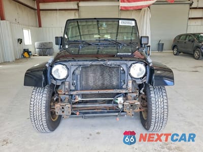 Piąte zdjęcie samochodu w środku: 2013 JEEP WRANGLER UNLIMITED SAHARA VIN:1C4BJWEG3DL585465 - miniatura