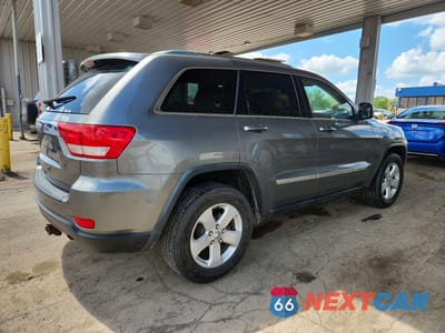 Trzecie zdjęcie samochodu z tyłu: 2011 JEEP GRAND CHEROKEE LAREDO VIN:1J4RR4GG5BC681260 - miniatura