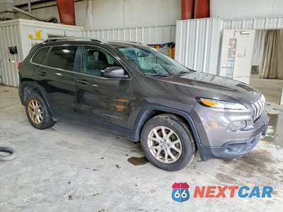 Czwarte zdjęcie samochodu z boku: 2017 JEEP CHEROKEE LATITUDE VIN:1C4PJMCS1HW639030 - miniatura
