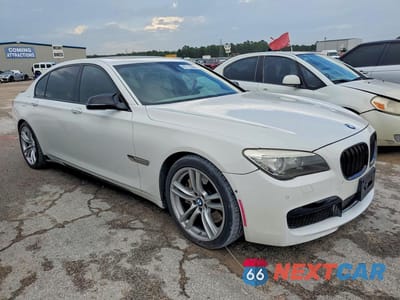 Czwarte zdjęcie samochodu z boku: 2013 BMW 750 LI VIN:WBAYE8C53DD132126 - miniatura