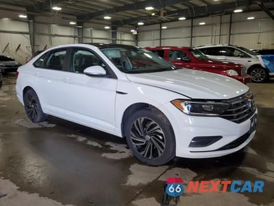 Czwarte zdjęcie samochodu z boku: 2019 VOLKSWAGEN JETTA SEL PREMIUM VIN:3VWG57BU0KM059152 - miniatura