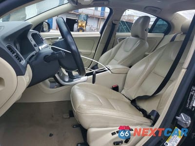 Zdjęcie 7 z 12 samochodu: 2014 VOLVO S60 T5 VIN:YV1612FS6E2295798 - miniatura