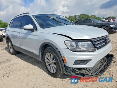 Czwarte zdjęcie samochodu z boku: 2018 VOLKSWAGEN TIGUAN VIN:3VV0B7AX8JM104105 - miniatura
