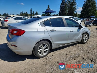 Trzecie zdjęcie samochodu z tyłu: 2018 CHEVROLET CRUZE LT VIN:1G1BE5SM9J7224926 - miniatura