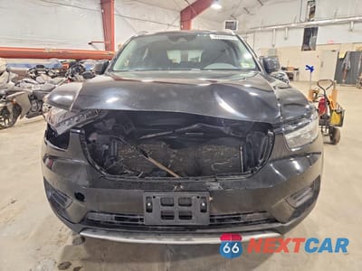 Piąte zdjęcie samochodu w środku: 2020 VOLVO XC40 T5 MOMENTUM VIN:YV4162UK5L2323704 - miniatura