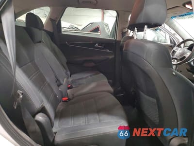 Zdjęcie 11 z 12 samochodu: 2019 KIA SORENTO LX V6 VIN:5XYPGDA50KG564014 - miniatura