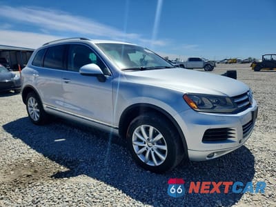 Czwarte zdjęcie samochodu z boku: 2013 VOLKSWAGEN TOUAREG V6 VIN:WVGEF9BP2DD006833 - miniatura