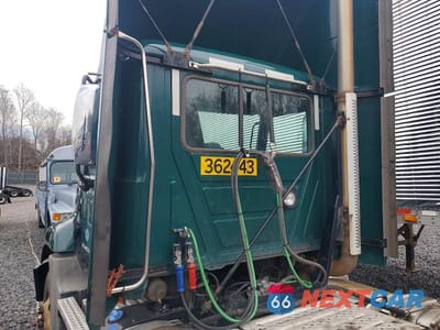 Piąte zdjęcie samochodu w środku: 2017 MACK CXU612 SEMI TRUCK VIN:1M1AW01X7HM009751 - miniatura