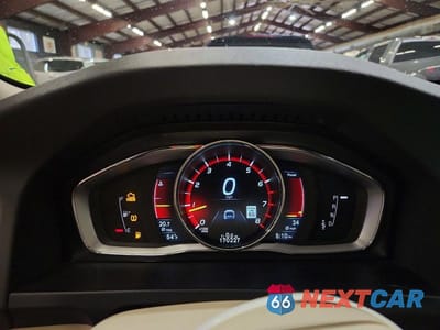 Zdjęcie 9 z 12 samochodu: 2015 VOLVO V60 PLATINUM VIN:YV1612SM9F1267136 - miniatura