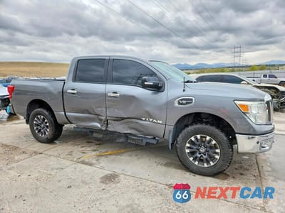 Czwarte zdjęcie samochodu z boku: 2017 NISSAN TITAN SV VIN:1N6AA1E55HN527250 - miniatura