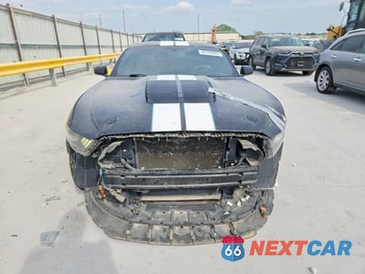 Piąte zdjęcie samochodu w środku: 2016 FORD MUSTANG VIN:1FA6P8AM7G5279309 - miniatura