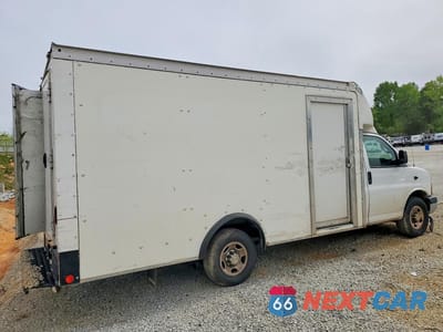 Trzecie zdjęcie samochodu z tyłu: 2021 CHEVROLET EXPRESS DELIVERY TRUCK VIN:1GB0GSF76M1152753 - miniatura