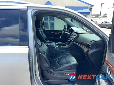 Piąte zdjęcie samochodu w środku: 2015 CADILLAC ESCALADE LUXURY VIN:1GYS4BKJ7FR302897 - miniatura