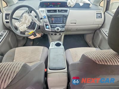 Zdjęcie 8 z 12 samochodu: 2015 TOYOTA PRIUS V TWO VIN:JTDZN3EUXFJ031751 - miniatura