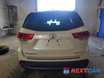 Zdjęcie 6 z 13 samochodu: 2018 TOYOTA HIGHLANDER XLE VIN:5TDJZRFH2JS541951 - miniatura