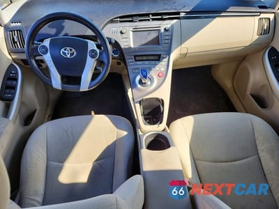 Zdjęcie 8 z 12 samochodu: 2012 TOYOTA PRIUS THREE VIN:JTDKN3DUXC5412913 - miniatura