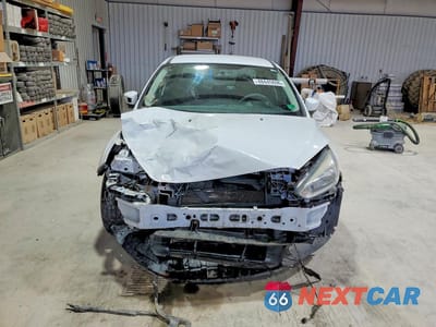 Piąte zdjęcie samochodu w środku: 2016 FORD FOCUS SE VIN:1FADP3F24GL276414 - miniatura