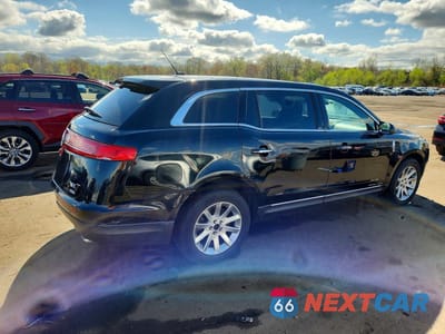 Trzecie zdjęcie samochodu z tyłu: 2018 LINCOLN MKT VIN:2LMHJ5NK5JBL02598 - miniatura