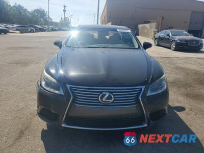 Piąte zdjęcie samochodu w środku: 2015 LEXUS LS 460 BASE VIN:JTHBL5EF0F5134673 - miniatura