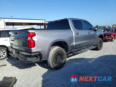 Trzecie zdjęcie samochodu z tyłu: 2020 CHEVROLET SILVERADO K1500 TRAIL BOSS CUSTOM VIN:3GCPYCEF4LG336871 - miniatura