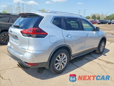 Trzecie zdjęcie samochodu z tyłu: 2018 NISSAN ROGUE SV VIN:KNMAT2MV7JP578747 - miniatura