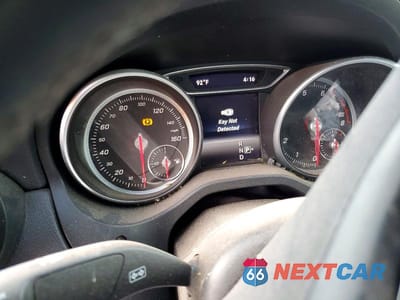 Zdjęcie 9 z 12 samochodu: 2019 MERCEDES-BENZ CLA 250 VIN:WDDSJ4EB2KN736490 - miniatura