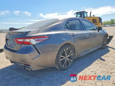Trzecie zdjęcie samochodu z tyłu: 2018 TOYOTA CAMRY SE VIN:4T1B11HK3JU038832 - miniatura
