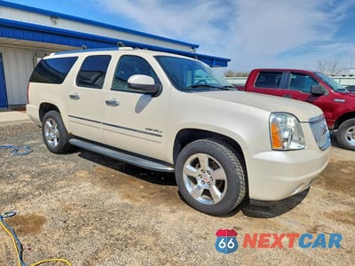 Czwarte zdjęcie samochodu z boku: 2013 GMC YUKON XL DENALI VIN:1GKS2MEF3DR335363 - miniatura