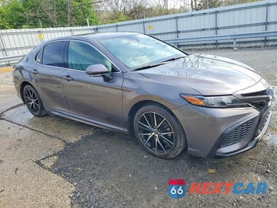 Czwarte zdjęcie samochodu z boku: 2023 TOYOTA CAMRY HYBRID SE VIN:4T1G31AK8PU607628 - miniatura
