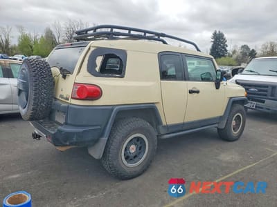 Trzecie zdjęcie samochodu z tyłu: 2010 TOYOTA FJ CRUISER BASE VIN:JTEBU4BF5AK095288 - miniatura