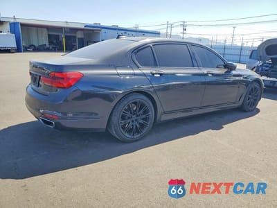 Trzecie zdjęcie samochodu z tyłu: 2016 BMW 740 I VIN:WBA7E2C56GG547050 - miniatura