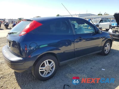 Trzecie zdjęcie samochodu z tyłu: 2002 FORD FOCUS ZX3 VIN:3FAFP31392R110490 - miniatura