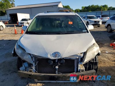 Piąte zdjęcie samochodu w środku: 2015 TOYOTA SIENNA XLE PREMIUM 8-PASSENGER VIN:5TDYK3DCXFS623425 - miniatura
