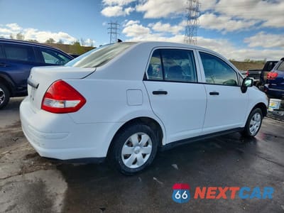 Trzecie zdjęcie samochodu z tyłu: 2009 NISSAN VERSA 1.6 BASE VIN:3N1CC11E39L472765 - miniatura