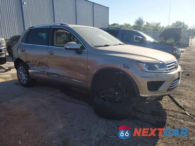 Czwarte zdjęcie samochodu z boku: 2016 VOLKSWAGEN TOUAREG SPORT VIN:WVGEF9BP7GD009988 - miniatura