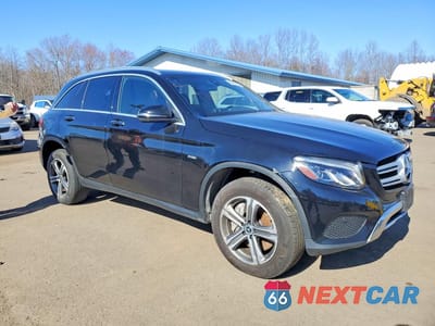 Czwarte zdjęcie samochodu z boku: 2019 MERCEDES-BENZ GLC 350E VIN:WDC0G5EB4KF509358 - miniatura