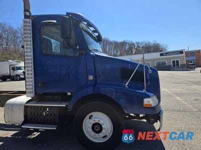 Zdjęcie 10 z 14 samochodu: 2014 VOLVO VN VNM - TRUCK CAB AND CHASSIS VIN:4V5MC9DF7EN167199 - miniatura