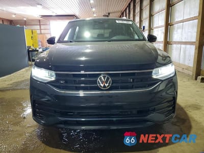 Piąte zdjęcie samochodu w środku: 2022 VOLKSWAGEN TIGUAN SE R-LINE BLACK VIN:3VV8B7AX5NM083027 - miniatura
