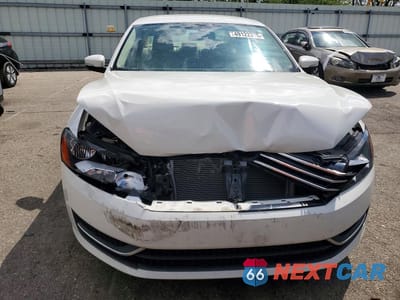 Piąte zdjęcie samochodu w środku: 2013 VOLKSWAGEN PASSAT S VIN:1VWAP7A33DC135749 - miniatura