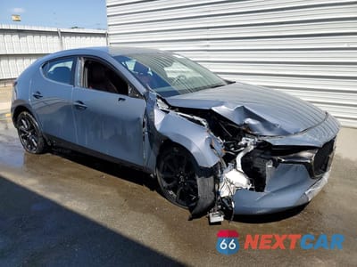 Czwarte zdjęcie samochodu z boku: 2025 MAZDA 3 PREFERRED VIN:JM1BPBLM9S1769687 - miniatura