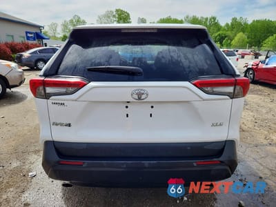 Zdjęcie 6 z 13 samochodu: 2021 TOYOTA RAV4 XLE VIN:2T3W1RFV9MW117544 - miniatura