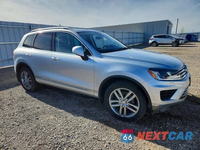 Czwarte zdjęcie samochodu z boku: 2015 VOLKSWAGEN TOUAREG V6 VIN:WVGEF9BP2FD007354 - miniatura