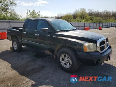Czwarte zdjęcie samochodu z boku: 2005 DODGE DAKOTA QUAD SLT VIN:1D7HW48N25S219892 - miniatura