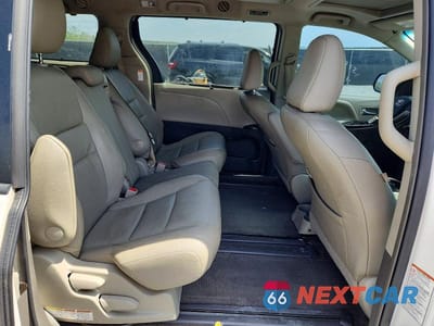 Zdjęcie 11 z 14 samochodu: 2015 TOYOTA SIENNA XLE PREMIUM 8-PASSENGER VIN:5TDYK3DC4FS630743 - miniatura